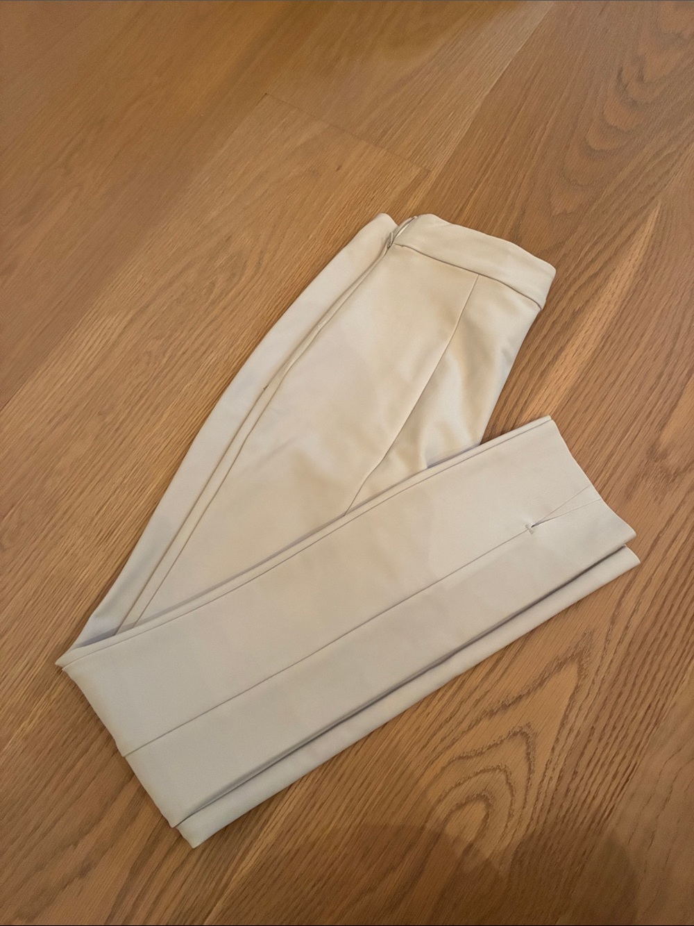 Women’s Banana Republic Standard Legging Pant. Light Taupe Grey. Size 0. NWOT.